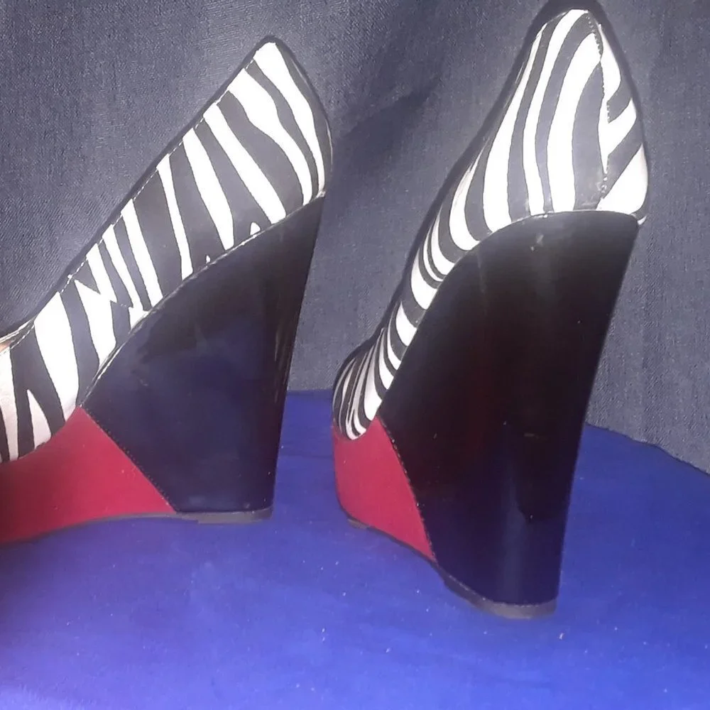 TRI- COLOR WEDGE
